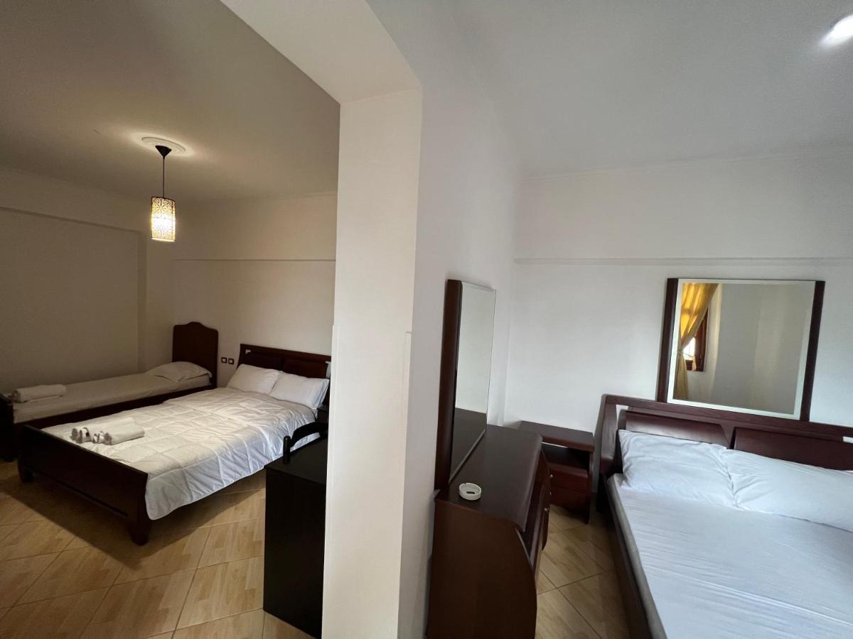 Monte Cristo Hotel With Rooftop Pool Sarande Ngoại thất bức ảnh