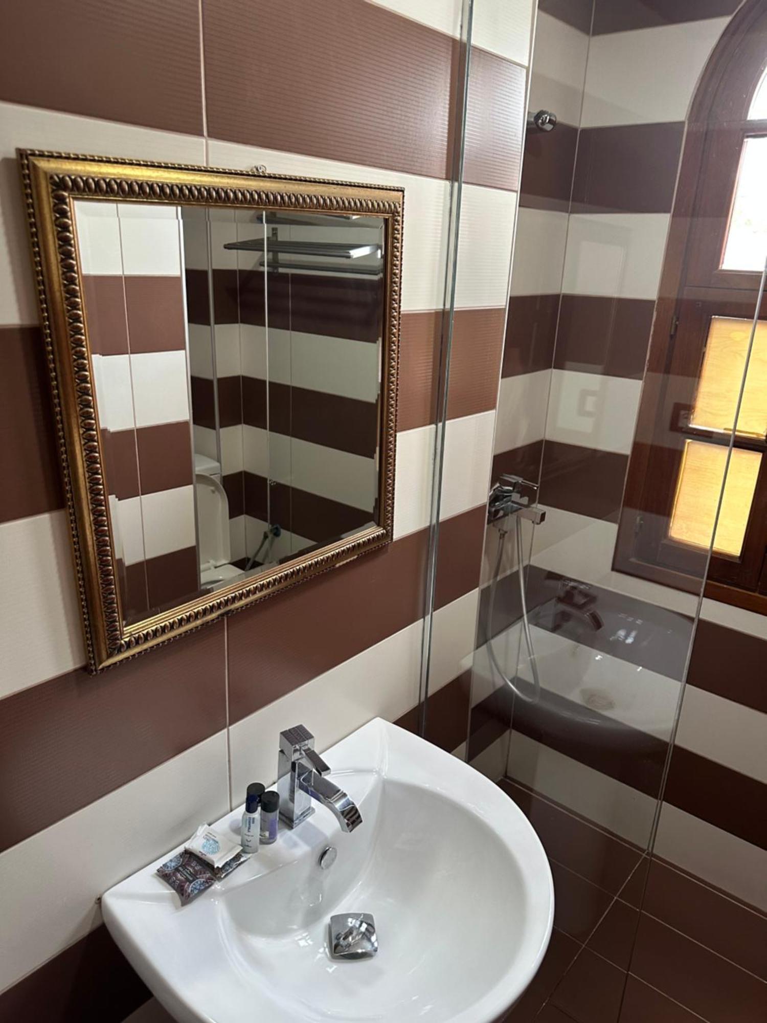 Monte Cristo Hotel With Rooftop Pool Sarande Ngoại thất bức ảnh