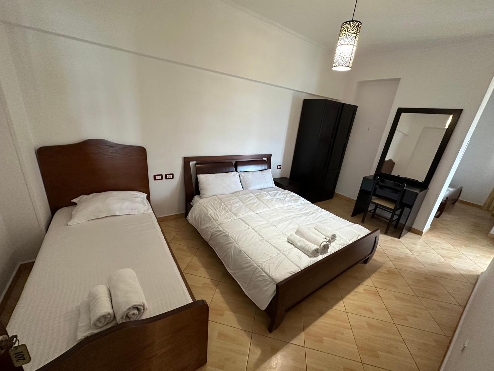 Monte Cristo Hotel With Rooftop Pool Sarande Ngoại thất bức ảnh