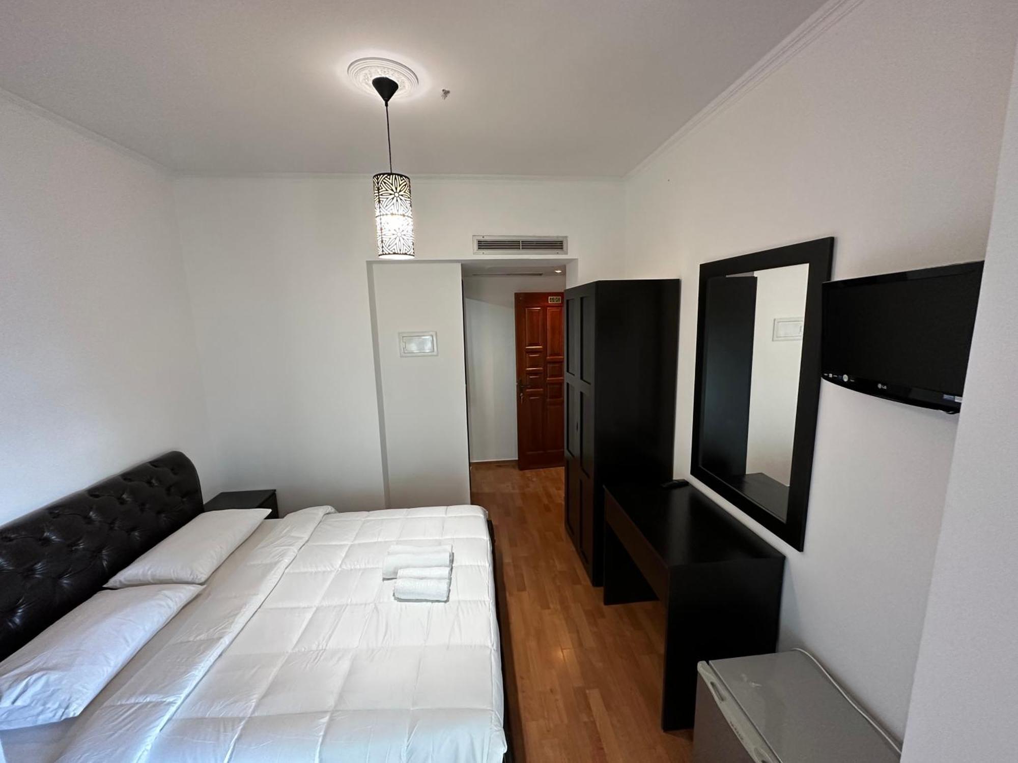 Monte Cristo Hotel With Rooftop Pool Sarande Ngoại thất bức ảnh