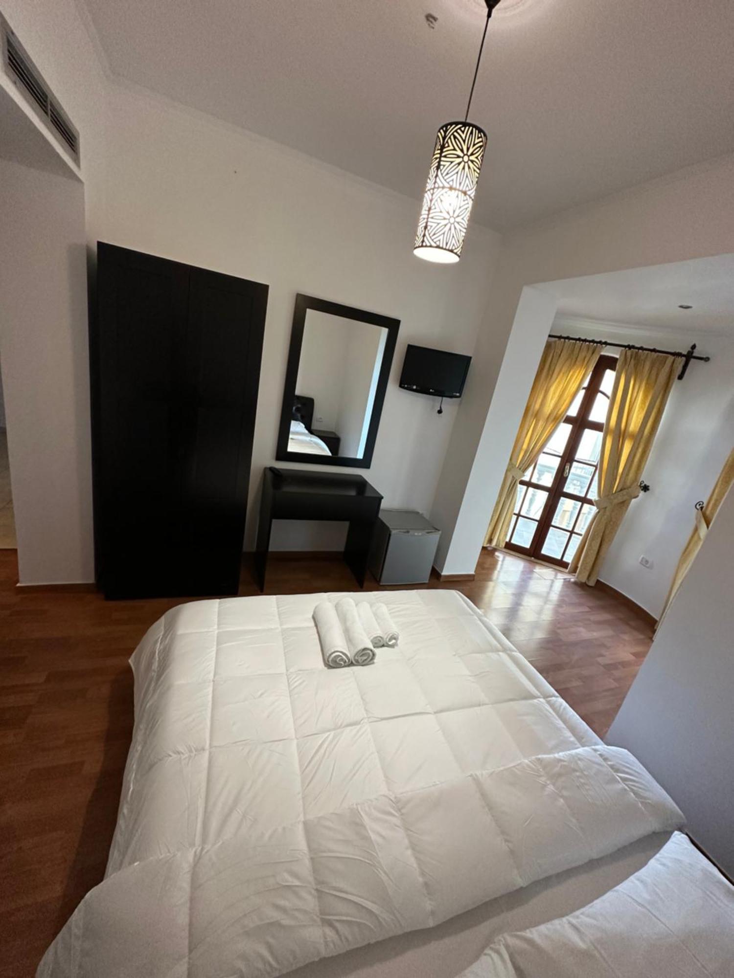 Monte Cristo Hotel With Rooftop Pool Sarande Ngoại thất bức ảnh