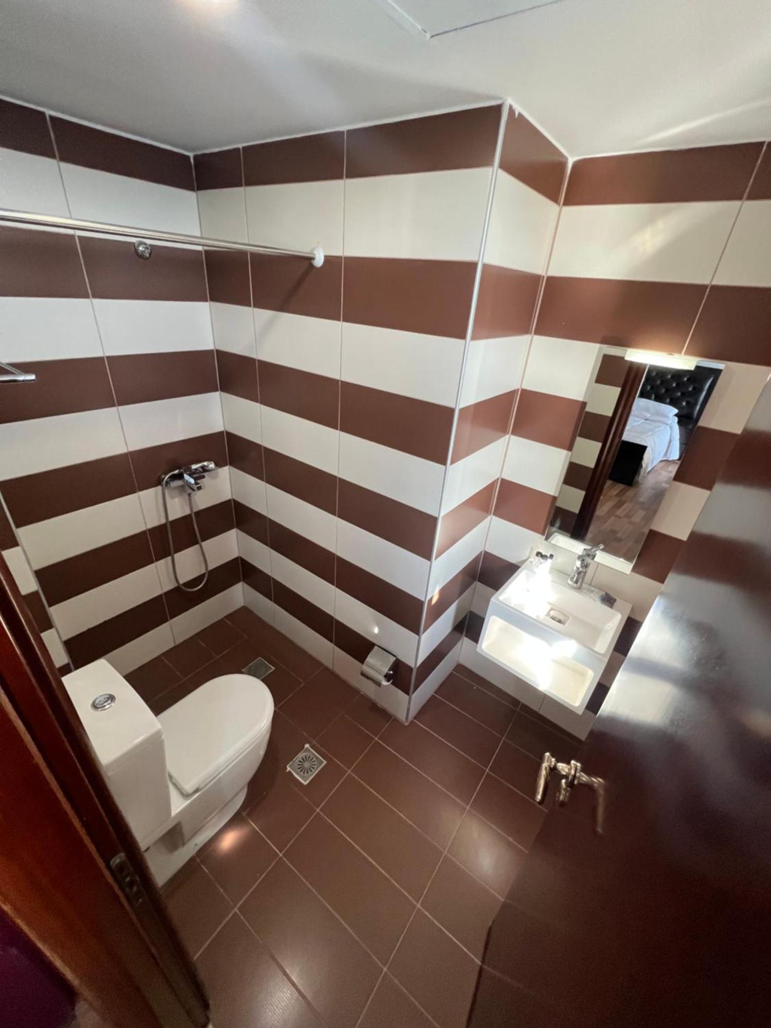 Monte Cristo Hotel With Rooftop Pool Sarande Ngoại thất bức ảnh