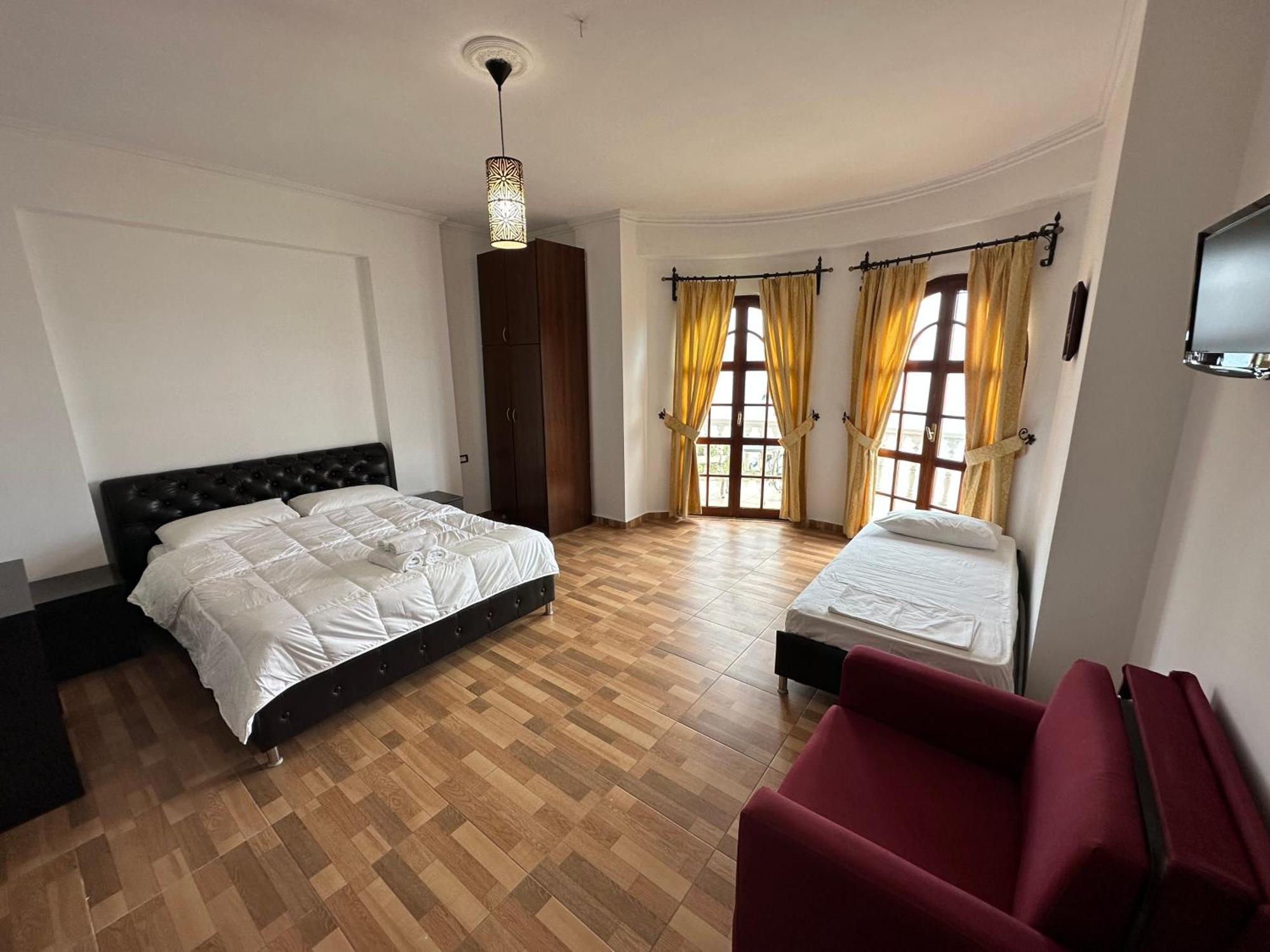 Monte Cristo Hotel With Rooftop Pool Sarande Ngoại thất bức ảnh