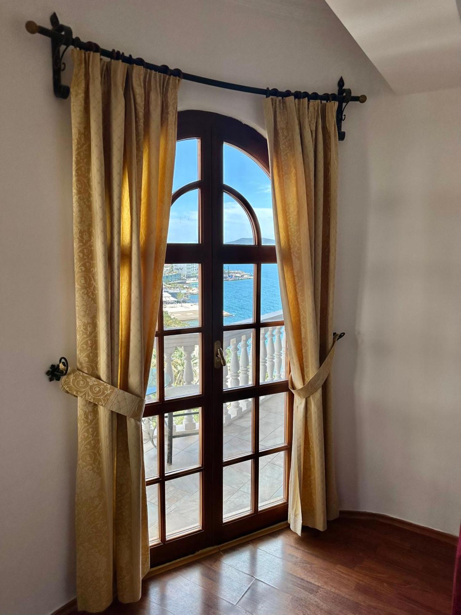 Monte Cristo Hotel With Rooftop Pool Sarande Ngoại thất bức ảnh